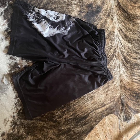 Shorts - Picture 3 of 4